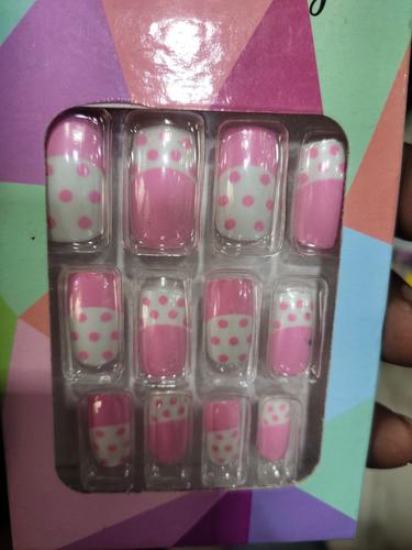 artificial nails - 18200899 - Very Small Image - 1