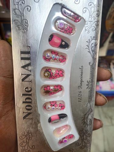 artificial nails - 18201075 - Very Small Image - 1