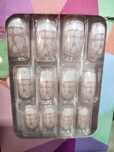 artificial nails - 18201077 - Very Small Image - 1