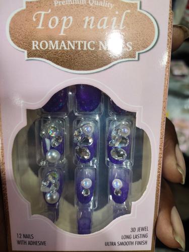 artificial nails - 18201083 - Very Small Image - 1