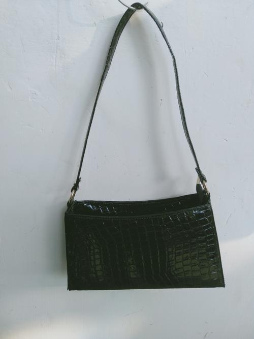 exclusive hand bags - 18201845 - Very Small Image - 1