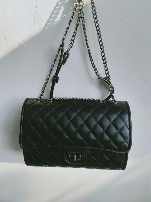 exclusive hand bags - 18201865 - Very Small Image - 1