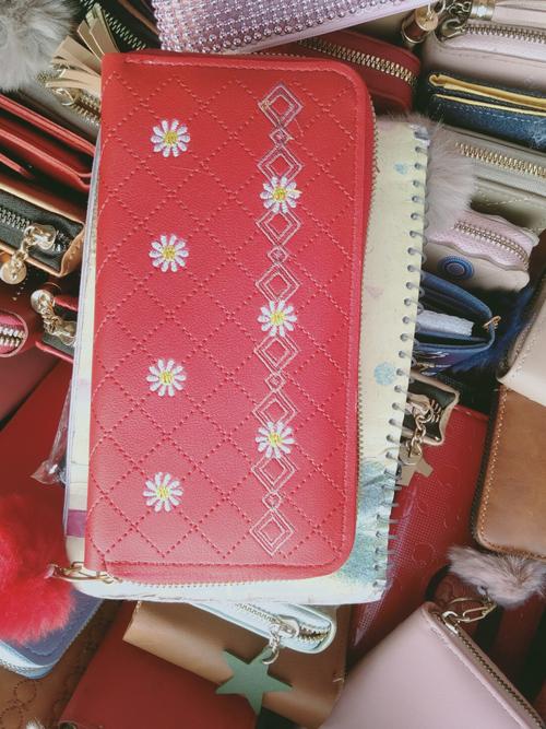 hand bags clutches - 18201902 - Very Small Image - 1