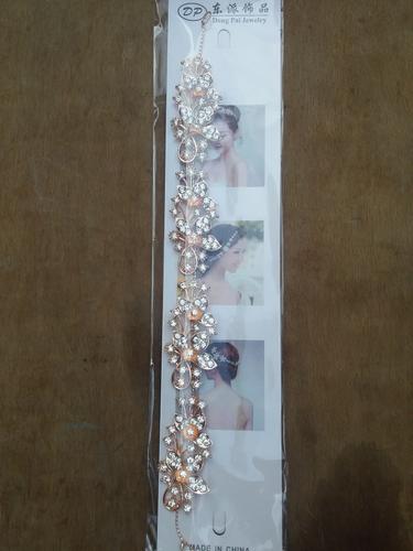 hair accessories - 18206474 - Very Small Image - 1