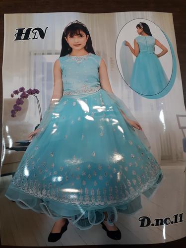 girl dress - 18208601 - Very Small Image - 1