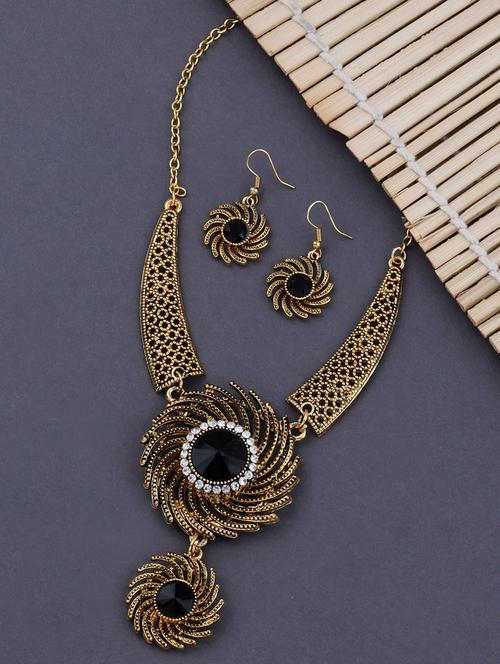 gold metal necklaces and earring - 18210665 - Very Small Image - 1