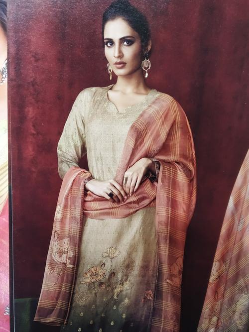 ladies suits - 18210985 - Very Small Image - 1