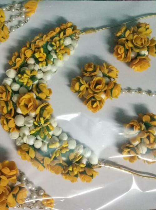 hair accessories flower jewellery yellow color - 18211525 - Very Small Image - 1