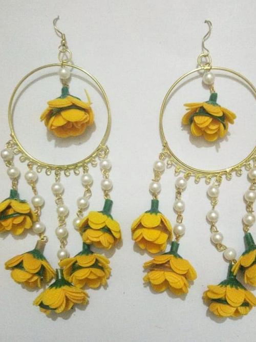 hair accessories flower jewellery yellow color - 18211536 - Very Small Image - 1