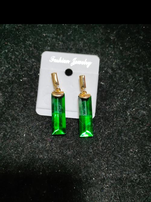 green metal earring - 18213990 - Very Small Image - 1