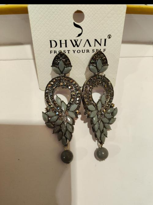 grey metal earring - 18214001 - Very Small Image - 1