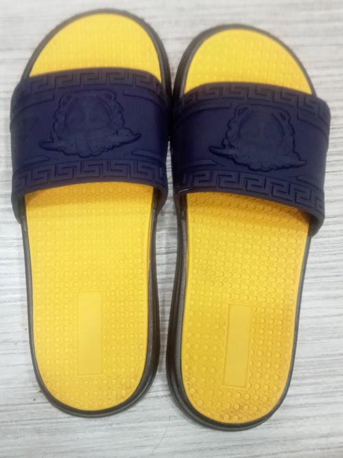 yellow slippers - 18215081 - Very Small Image - 1
