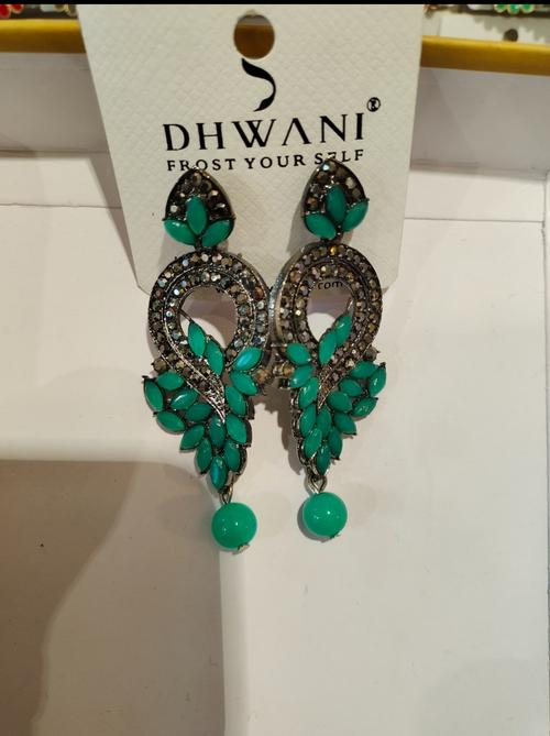 green metal earring - 18217911 - Very Small Image - 1