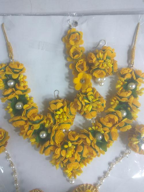 hair accessories flower jewellery yellow color - 18219214 - Very Small Image - 1
