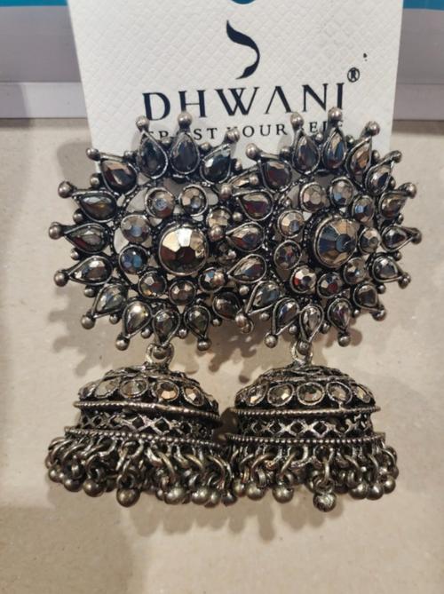 metal party wear earring - 18231396 - Very Small Image - 1