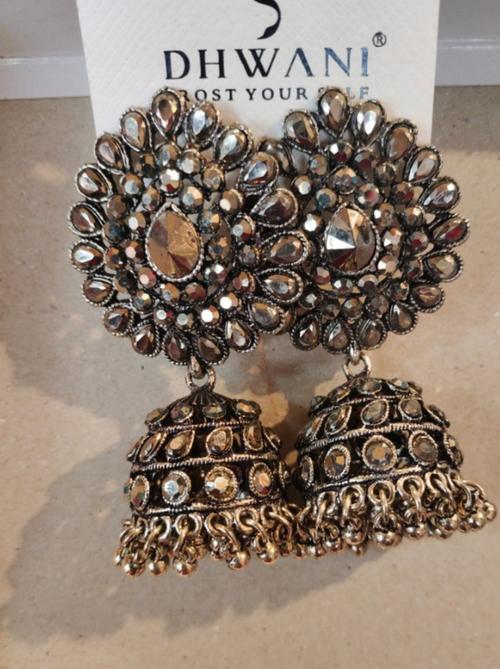 metal party wear earring - 18231399 - Very Small Image - 1