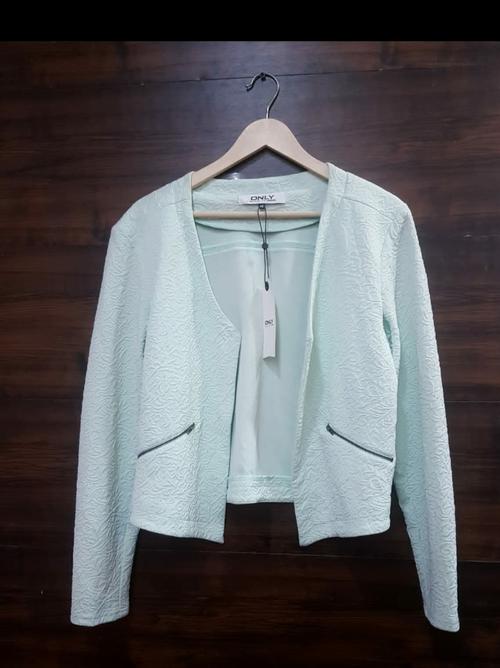 exclusive white jacket - 18235343 - Very Small Image - 1