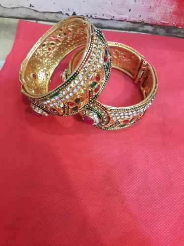 imitation jewellery - 18249689 - Very Small Image - 1