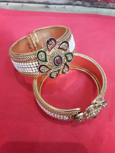 imitation jewellery - 18249730 - Very Small Image - 1