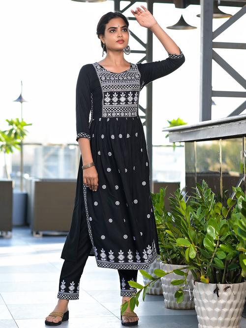 straight kurta with pant and dupatta - 18249933 - Very Small Image - 1