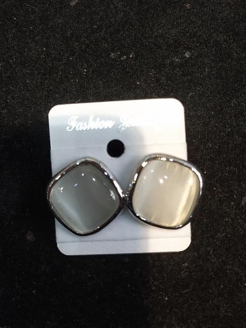 good quality earring - 18257479 - Very Small Image - 1