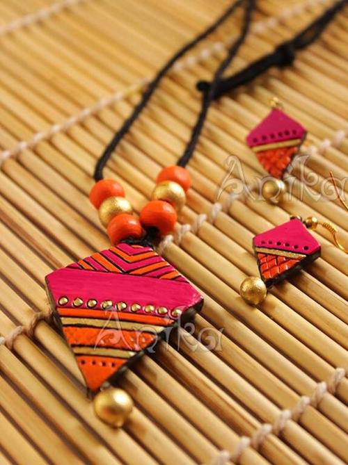 terracotta jewellery - 18264358 - Very Small Image - 1