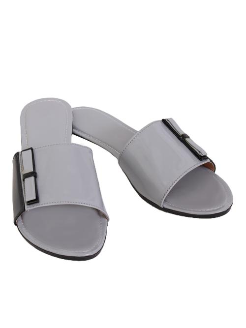 grey na flip flops - 18277225 - Very Small Image - 1