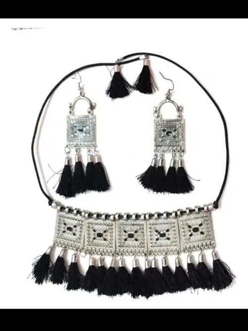 ladies metal necklace and earrings silver color - 18284897 - Very Small Image - 1