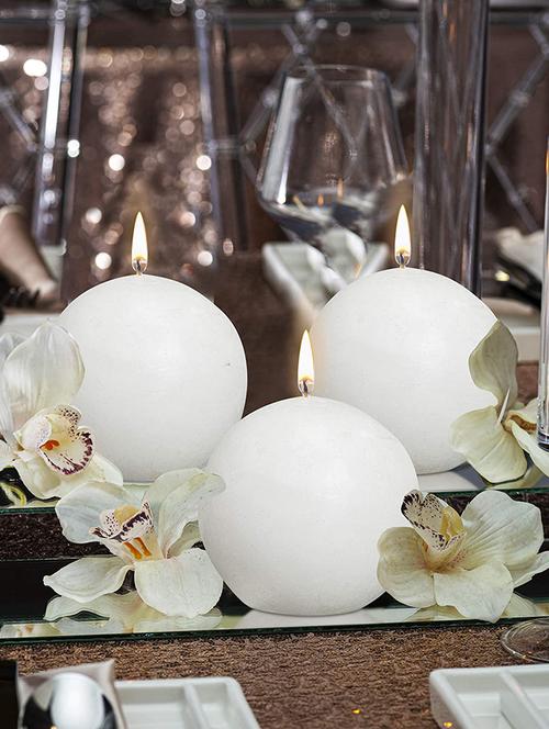 vanilla scented set of 3 white color round candles - 18287357 - Very Small Image - 1