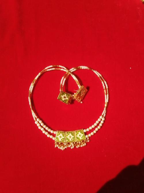 artificial necklace - 18292318 - Very Small Image - 1
