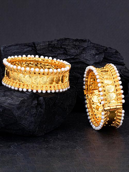gold metal bangle bracelet - 18295488 - Very Small Image - 1