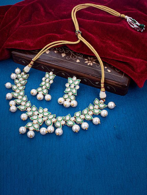 gold metal necklaces and earring - 18296750 - Very Small Image - 1
