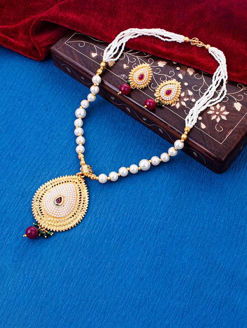 white metal necklaces and earring - 18296963 - Very Small Image - 1
