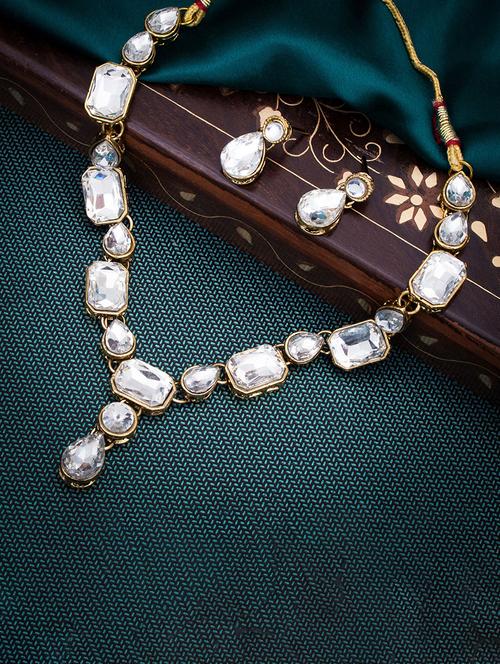 gold metal necklaces and earring - 18297090 - Very Small Image - 1