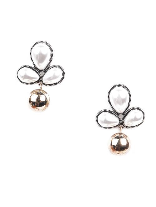 gold metal drop earring - 18298485 - Very Small Image - 1