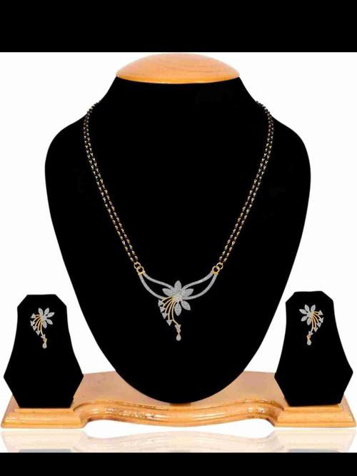 ladies metal necklace and earrings gold - 18300168 - Very Small Image - 1