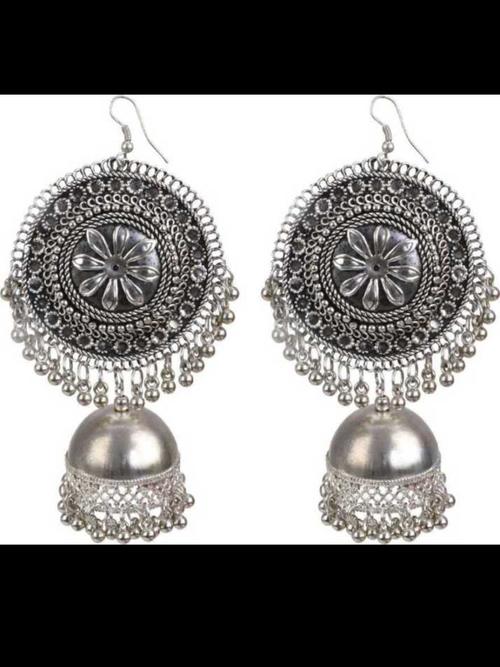 ladies metal earrings silver color - 18302791 - Very Small Image - 1