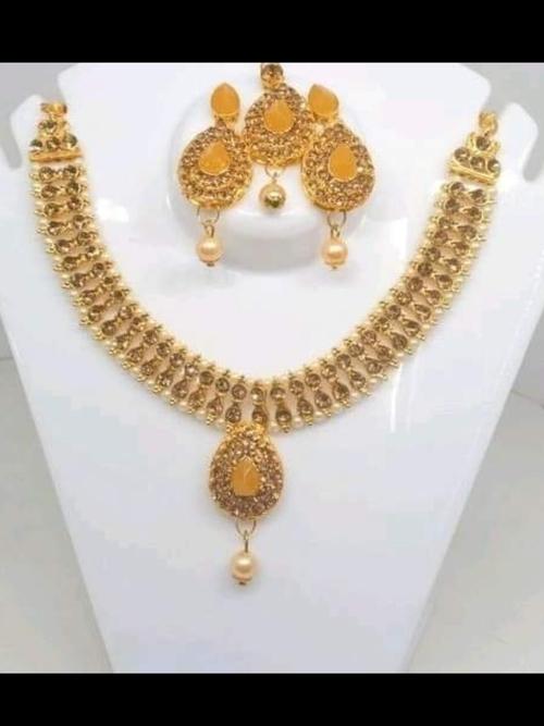 ladies metal necklace and earrings gold - 18302930 - Very Small Image - 1