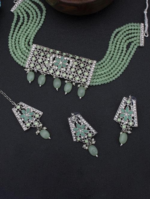 green metal necklaces and earring - 18320271 - Very Small Image - 1