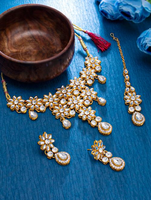 gold metal necklaces and earring - 18320284 - Very Small Image - 1