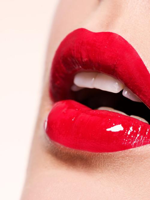 looking for a lip gloss with - 18321541 - Very Small Image - 1