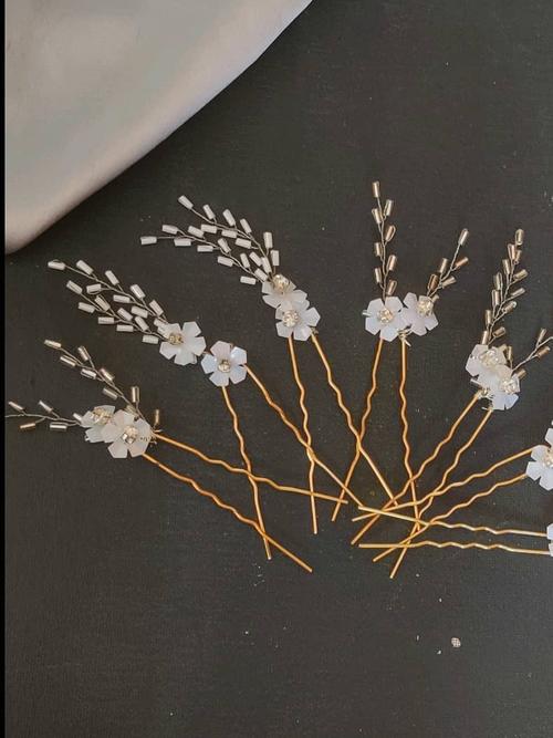 hair accessories gold color - 18324492 - Very Small Image - 1