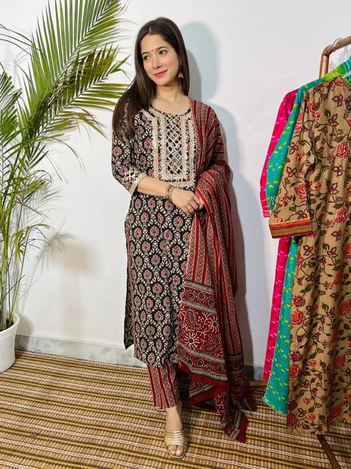 cotton suit with dupatta - 18328740 - Very Small Image - 1