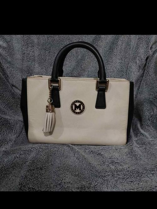 exclusive handbags for women - 18330275 - Very Small Image - 1