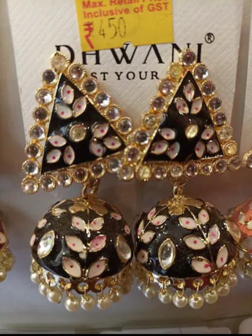 ladies earrings - 18338672 - Very Small Image - 1