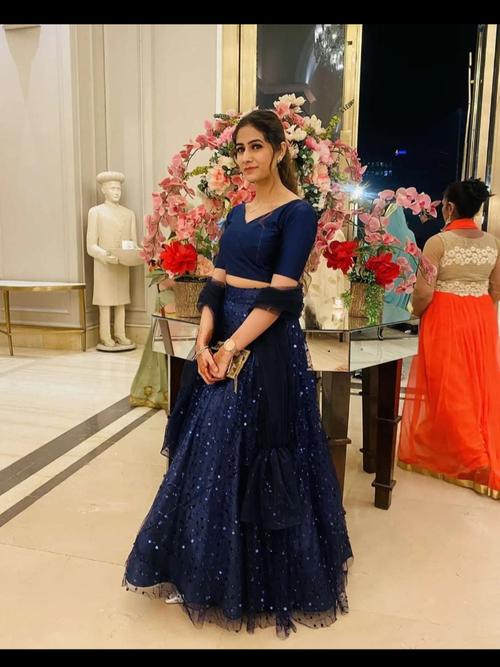 ladies dress - 18339277 - Very Small Image - 1
