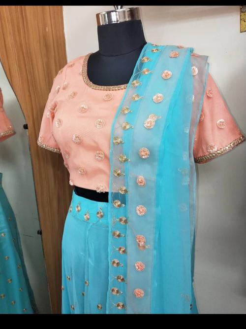 ladies dress - 18339343 - Very Small Image - 1
