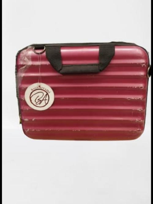 briefcase - 18340564 - Very Small Image - 1
