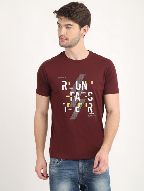 maroon chest printed t-shirt - 18363324 - Very Small Image - 1