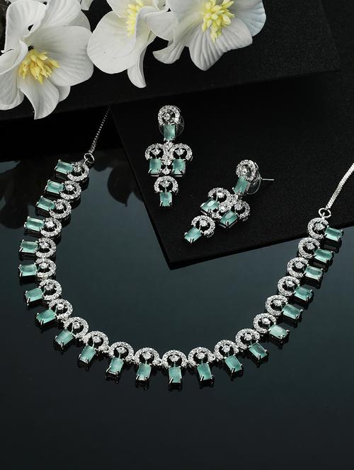 green brass short necklace - 18382439 - Very Small Image - 1